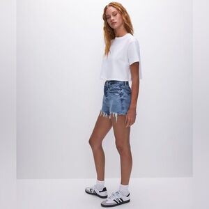GOOD AMERICAN Good Girlfriend Short in Indigo 108 Sz 10 / 30